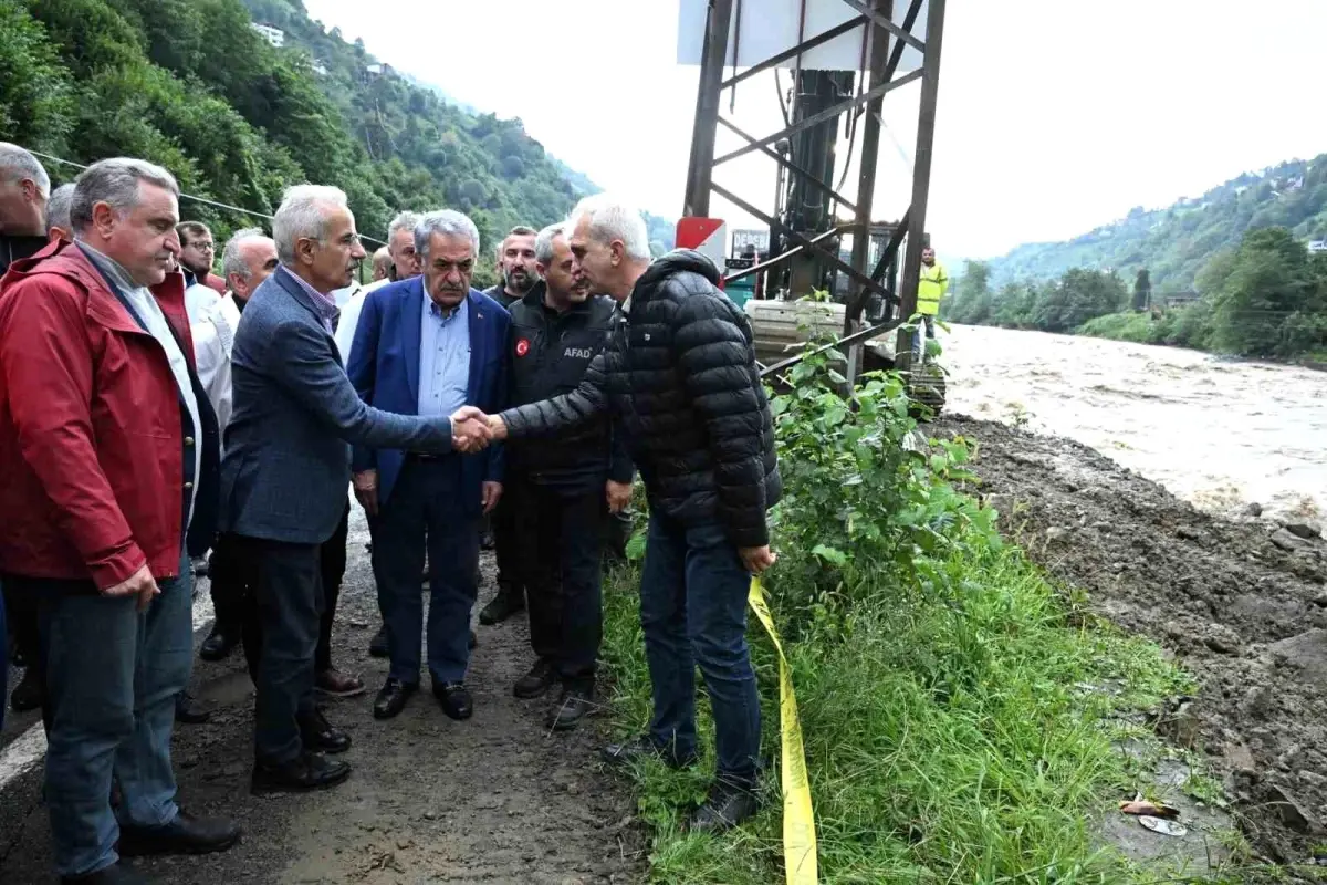 bakan uraloglu rizede sel calismalarini inceledi AEmcY4Zw