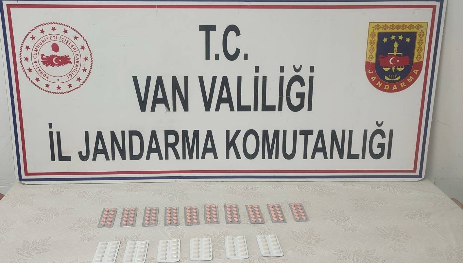 iran uyruklu kisiden 160 adet uyusturucu hap ele gecirildi gMdL4BbN