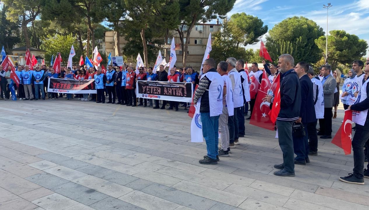 manisada okul muduru ve ogretmene saldiri n9lAnz9C.jpg