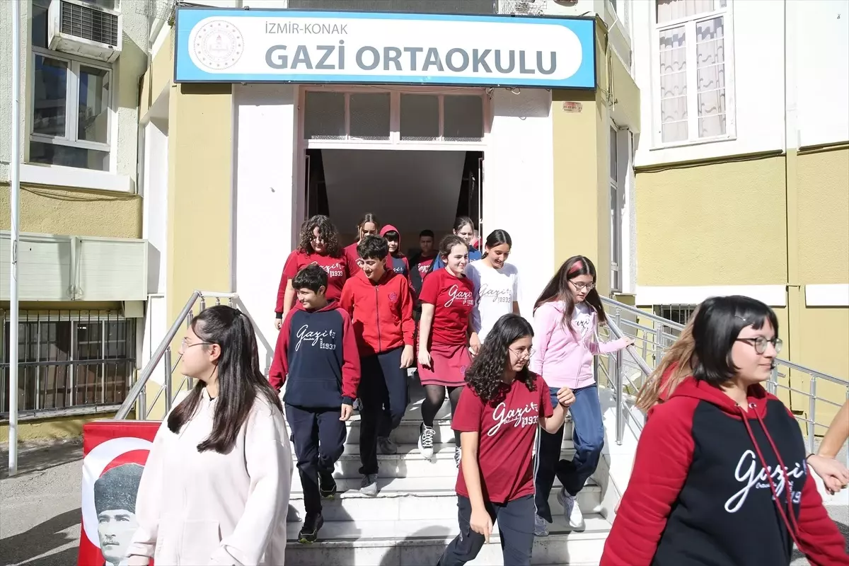 okullarda afet tatbikatlari gerceklestirildi RgmnEJ1R.jpg