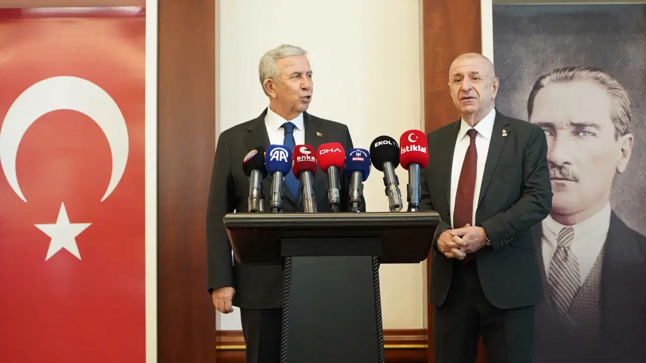 umit ozdag zafer partisi mansur yavasin yanindadir D6lHrCGj