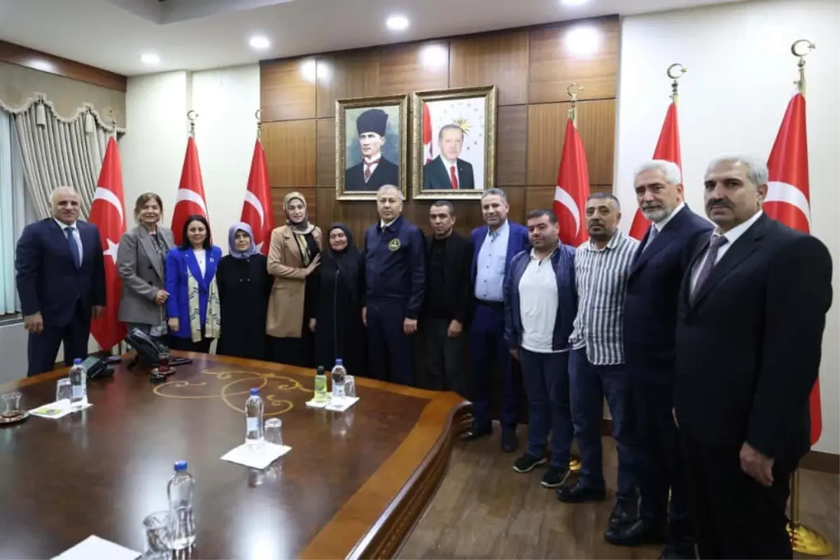 yerlikaya diyarbakir anneleriyle bulustu LrvFfYX3.jpg