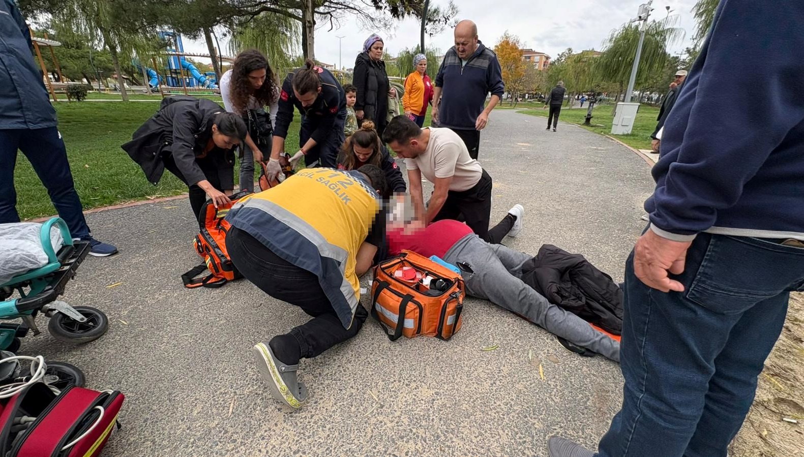 yuruyus icin gittigi parkta kalp krizi gecirdi CaD9PX5k.jpg