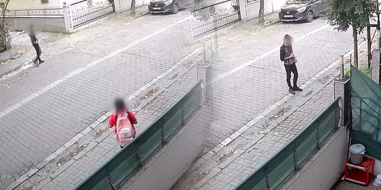 avcilarda tuyler urperten olay okul servisini bekleyen cocugu takip etti annesi gelince kacti Fpl3EFlO.jpg