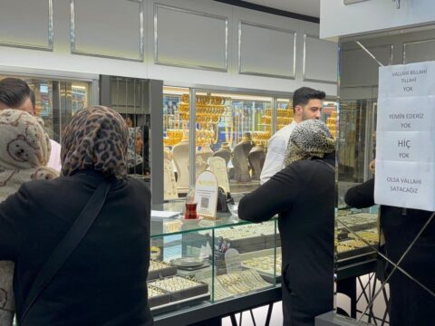 Esnaf Altın Fiyatlarındaki Düşüşe Tepki Gösterdi: ‘Yok’ Yazısı Asıldı
